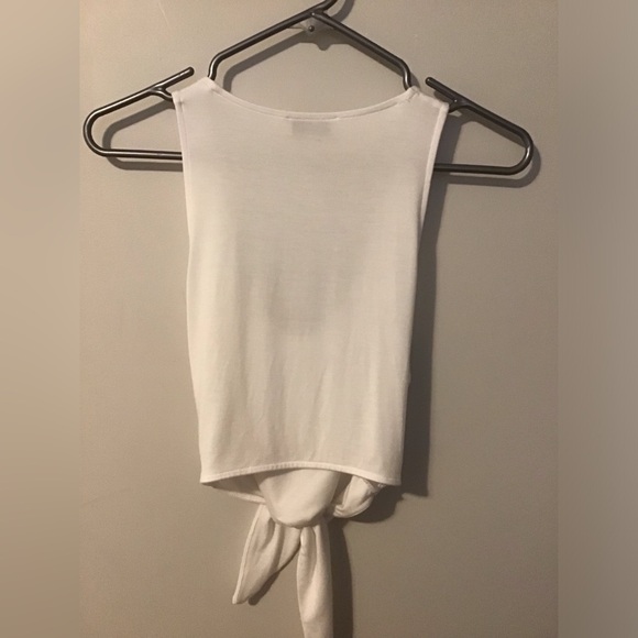 NWOT Babaton Jeronimo Front Tie Crop White - Picture 3 of 4
